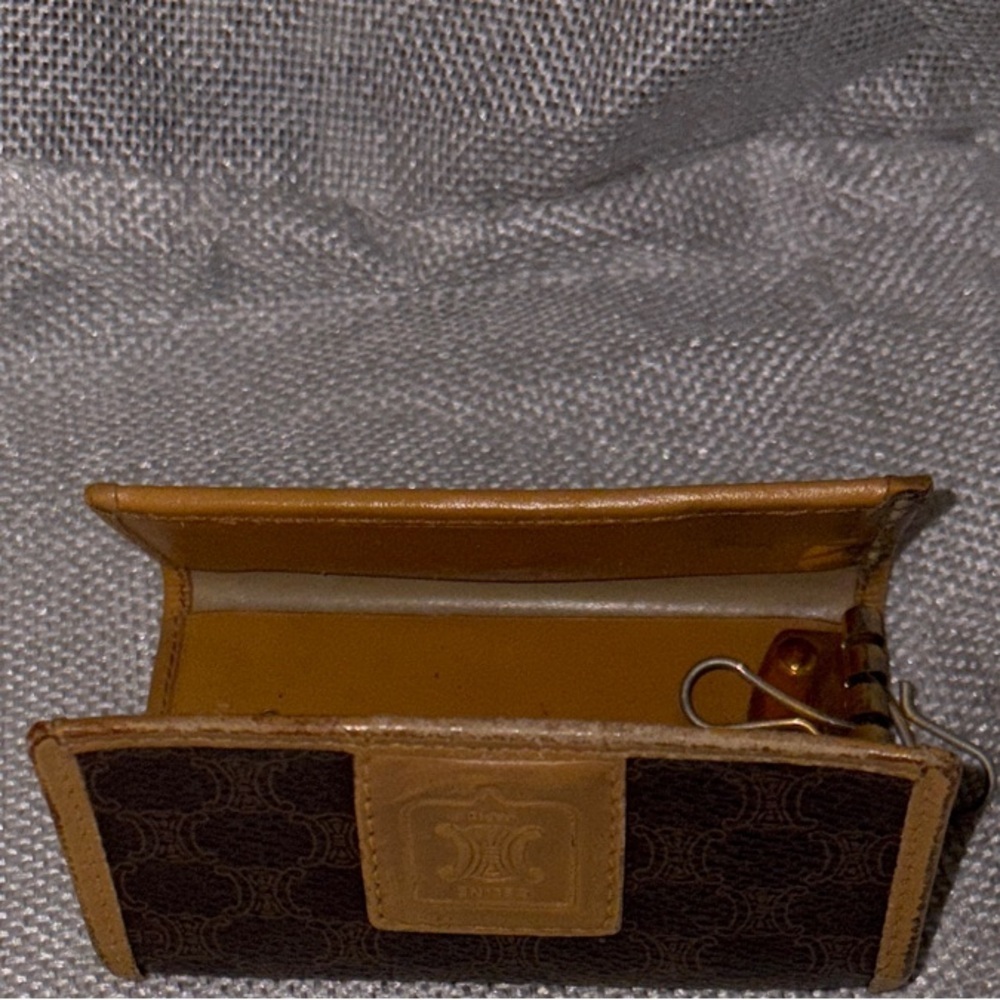 🔑🗝️Celine Macadam Gold Plated Keyring Card Holder Wallet🗝️🔑 - Picture 11 of 14